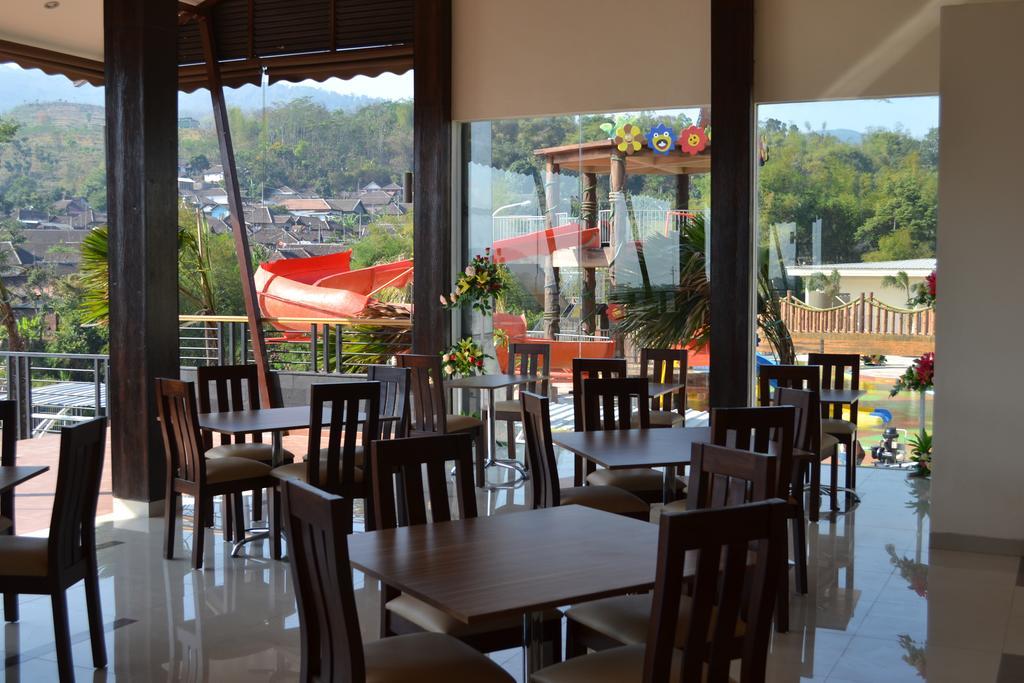 Bess Resort & Waterpark Hotel And Convention มะลัง ภายนอก รูปภาพ
