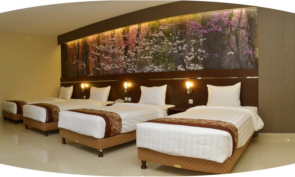 Bess Resort & Waterpark Hotel And Convention มะลัง ภายนอก รูปภาพ