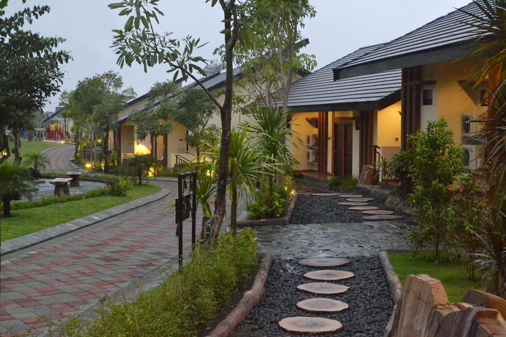 Bess Resort & Waterpark Hotel And Convention มะลัง ภายนอก รูปภาพ