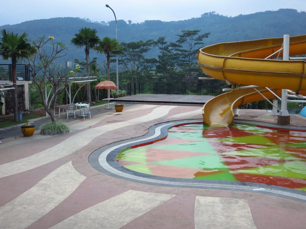 Bess Resort & Waterpark Hotel And Convention มะลัง ภายนอก รูปภาพ