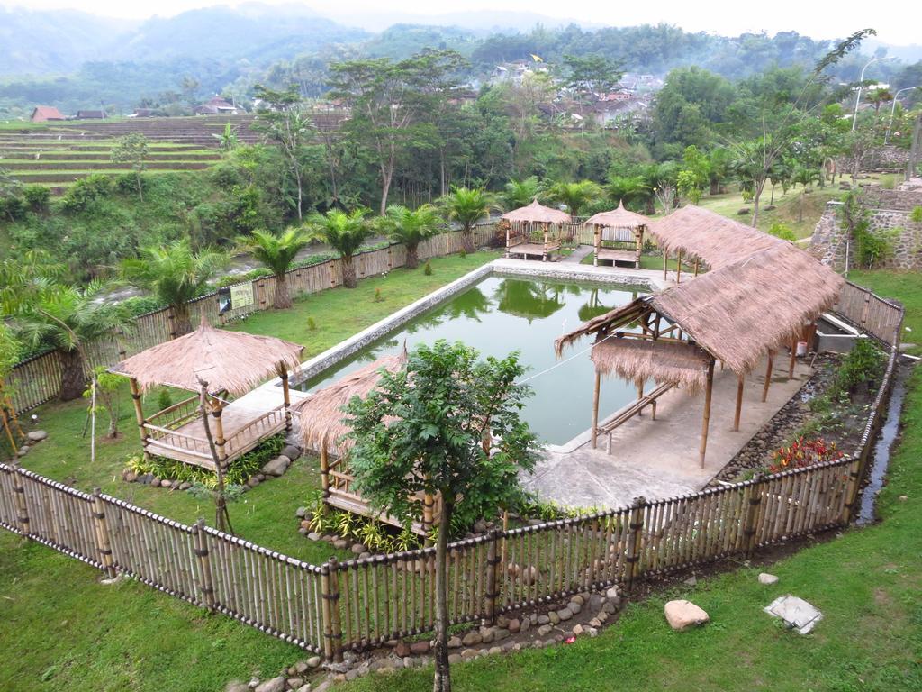 Bess Resort & Waterpark Hotel And Convention มะลัง ภายนอก รูปภาพ