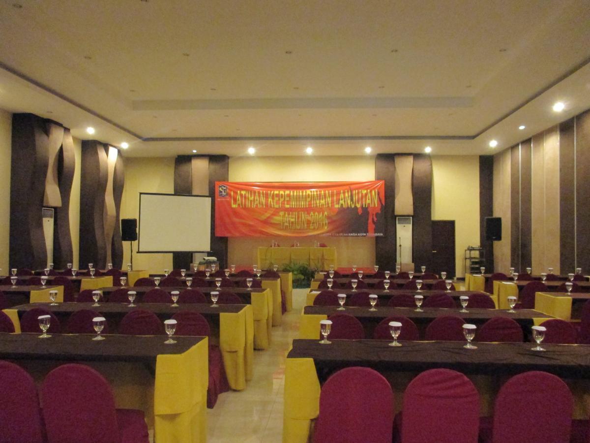 Bess Resort & Waterpark Hotel And Convention มะลัง ภายนอก รูปภาพ